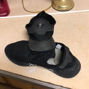 Black Adidas deerupt sneakers